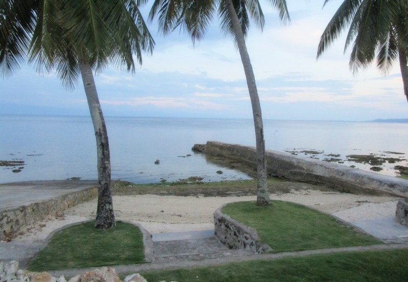 batong-manlunhaw-view fronting the sea